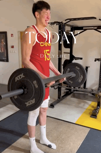 周琦力量再遭抨击!四年前举迷你杠铃,如今举30公斤都痛苦!