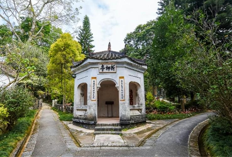 1921年,国军少将吕芋农建了一座400亩庄园,花费7年时间