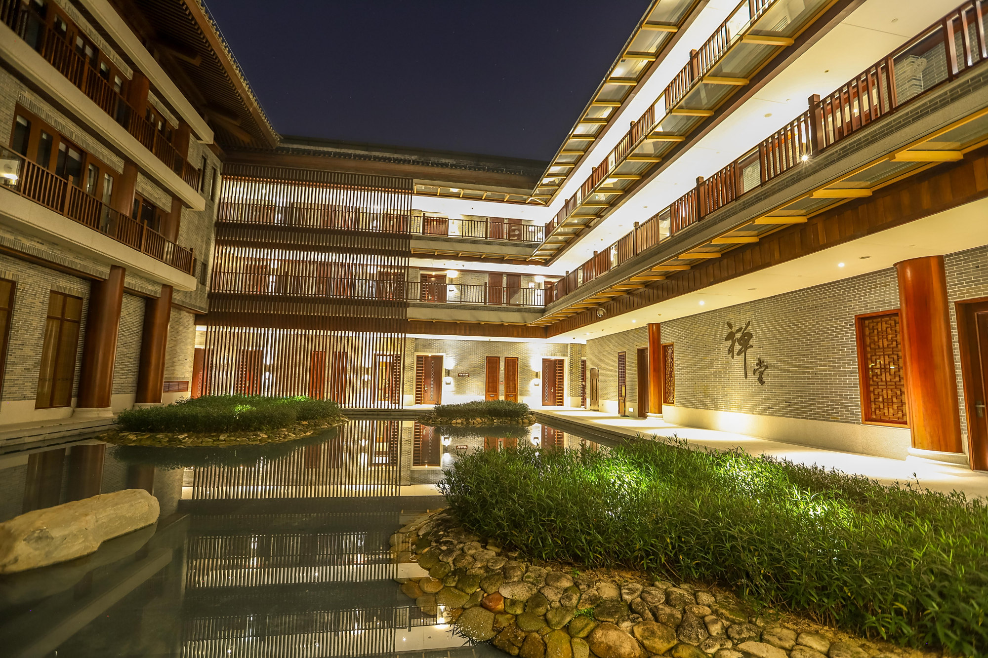 广东旅行,发现一座"禅修酒店",造型像古代宫殿,建筑大有来头