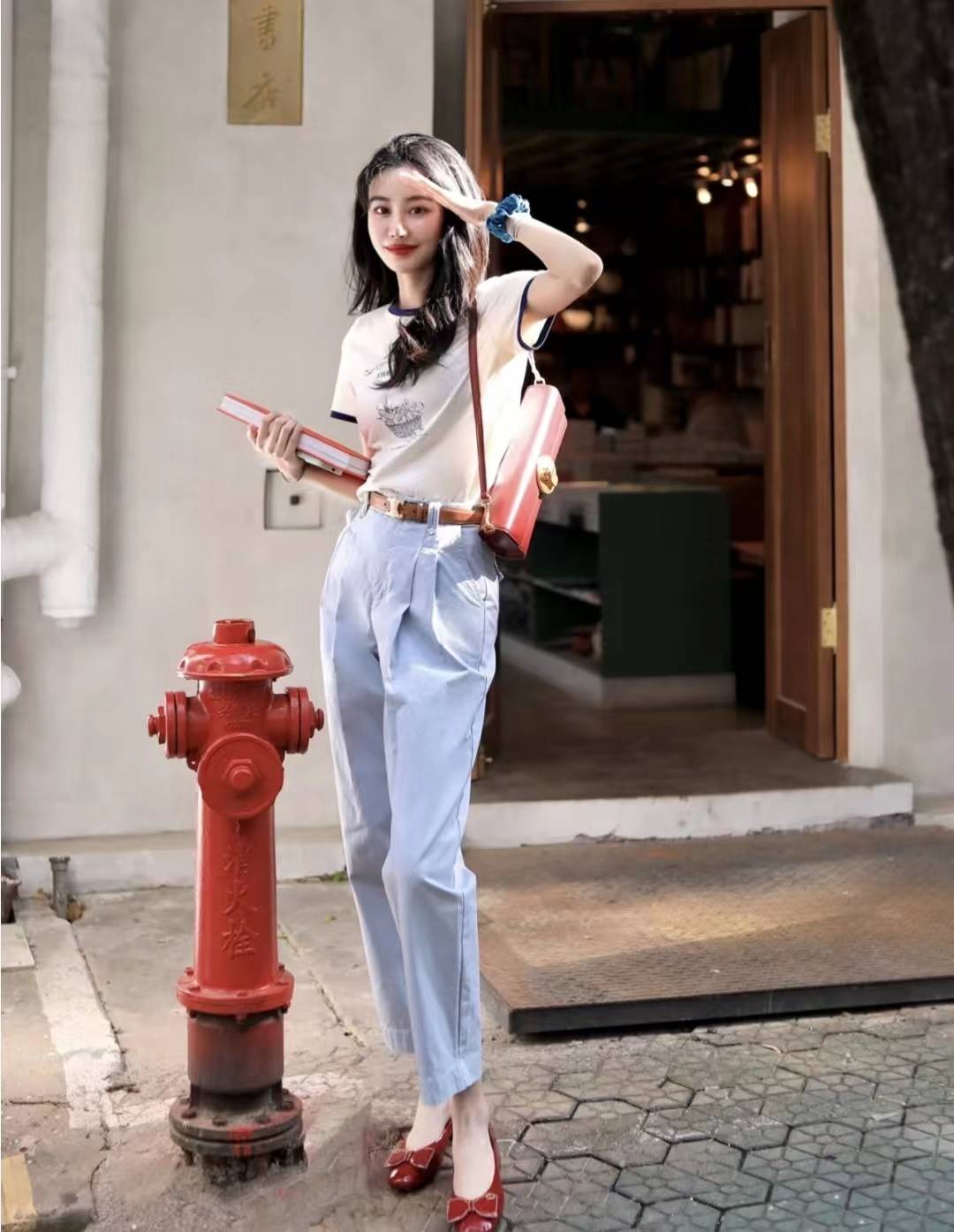 白色短袖配什么裤子好看