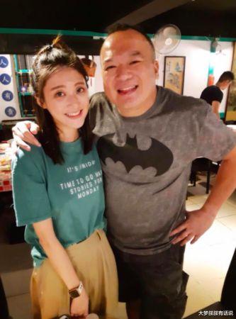 萧淑慎"紧牵老公"吊唁明金成,林逸欣哽咽忆11年情:记住他的好