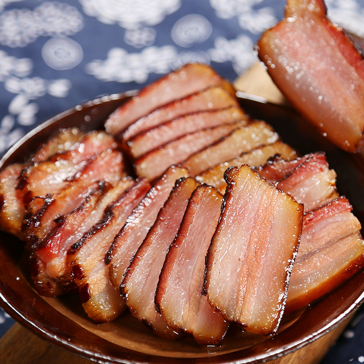 四川腊肉,这是一道在川菜系中独树.@食味菜谱的动态