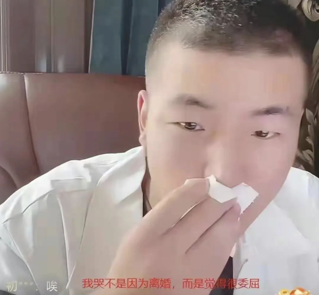 李菁菁近况暴瘦28斤!在商场与三男亲密唱歌,离婚三次疑有新欢