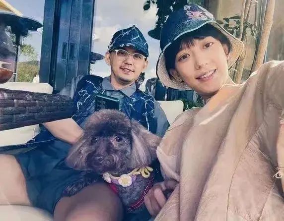 承认性骚扰,曝光13位艺人黑料,黄子佼自杀后,最惨的是她