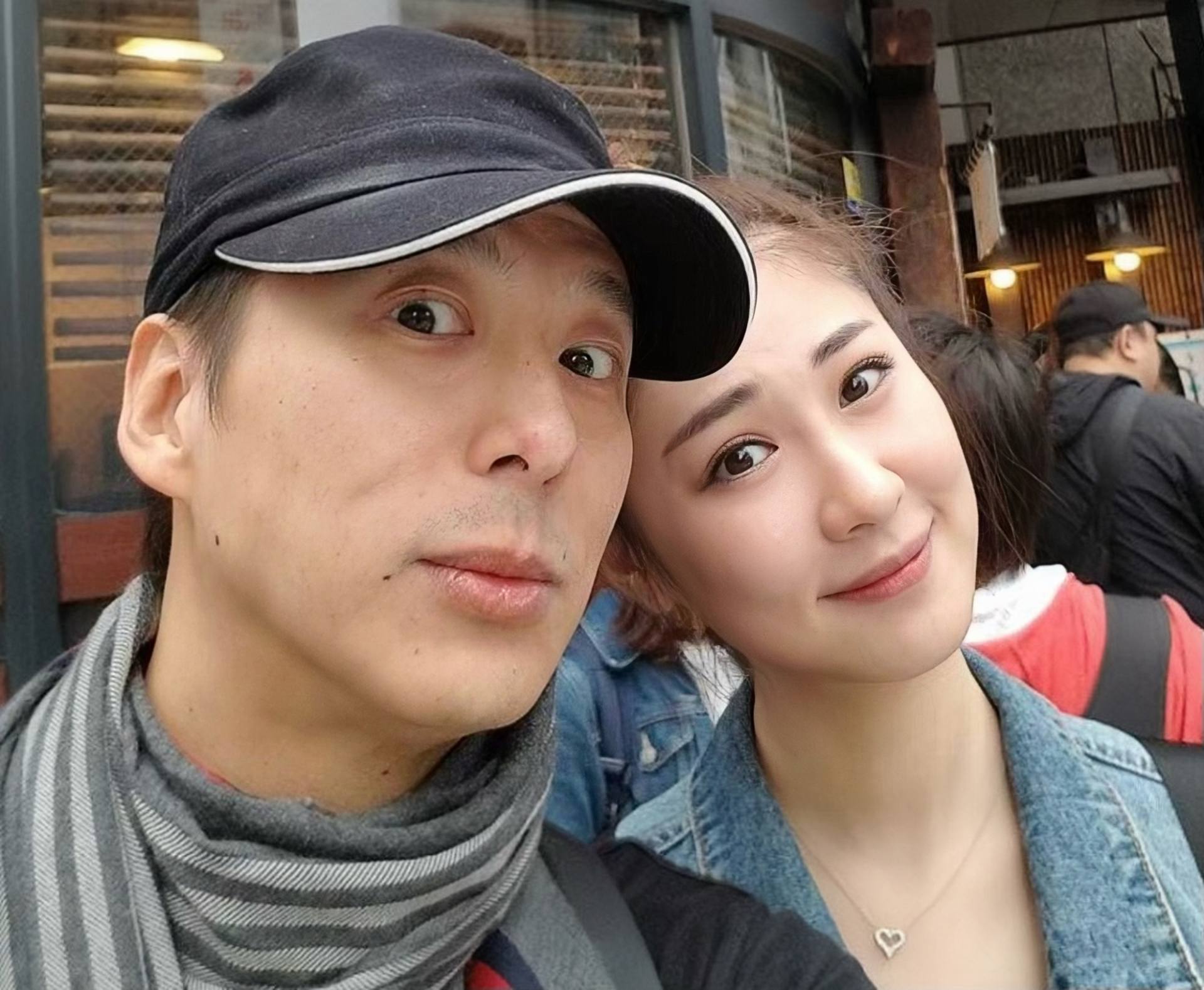 自认是渣男!香港男星邓健泓曾感情出轨,与妻子结婚5年恩爱如初