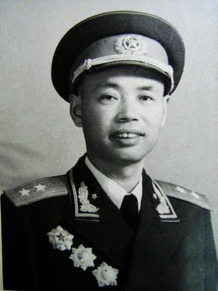 王近山曾跟两位开国将军结拜,大哥是中将,二哥是上将
