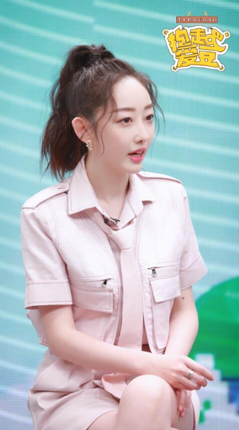 蒋梦婕刘特情侣装现身 大谈接吻甜蜜瞬间