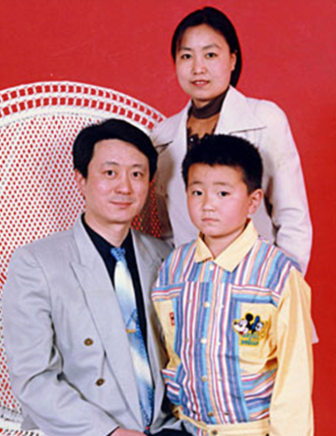 任长霞丈夫卫春晓:免费帮穷人打官司,妻子牺牲4年累倒,年仅45