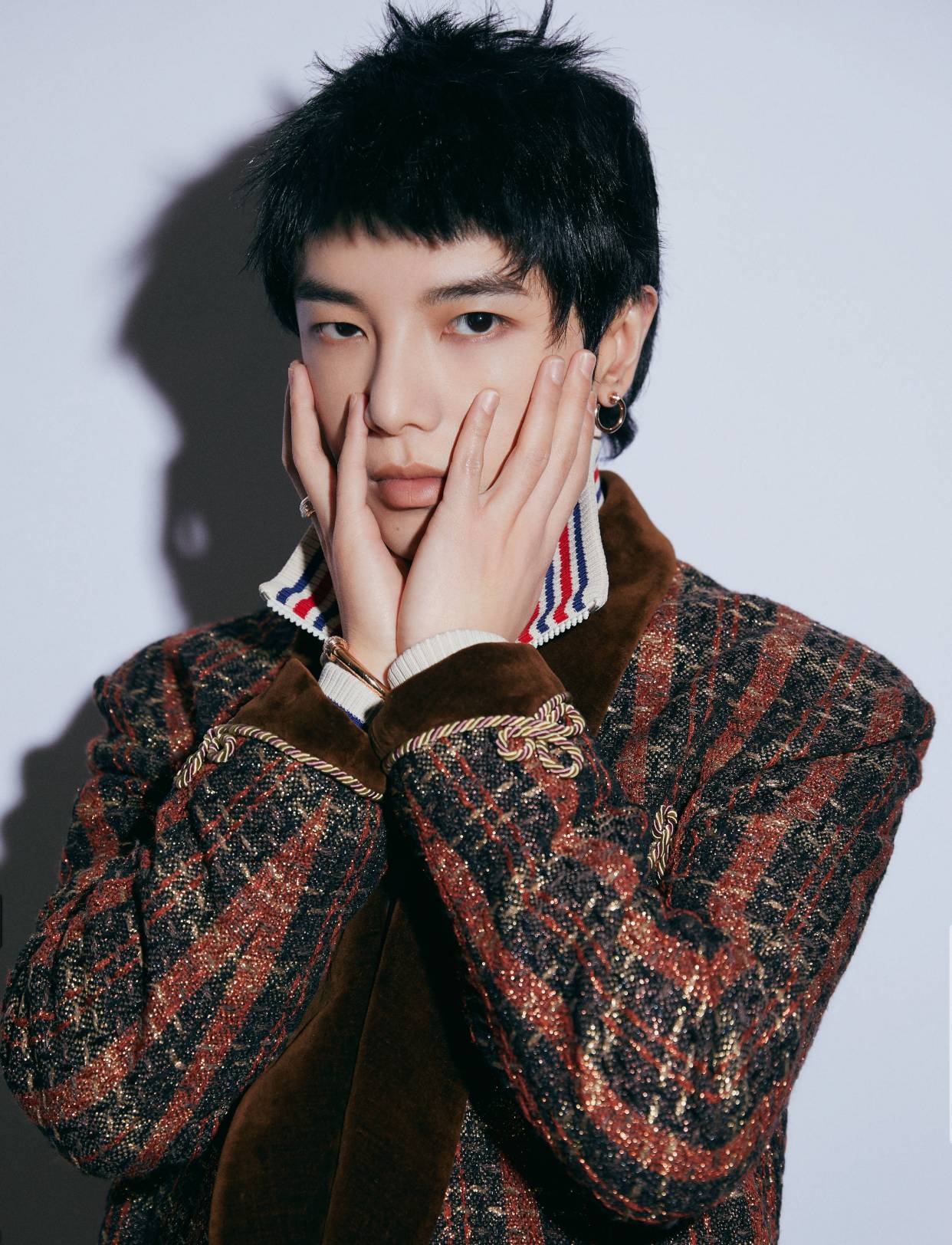 "年度歌手"华晨宇亮相智族gq年度人物盛典