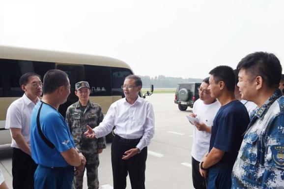 张古江走访慰问空军驻唐某部队