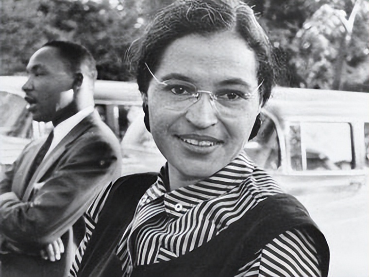 美国黑人女英雄罗莎·帕克斯,用坐着的方式站了起来(上篇)