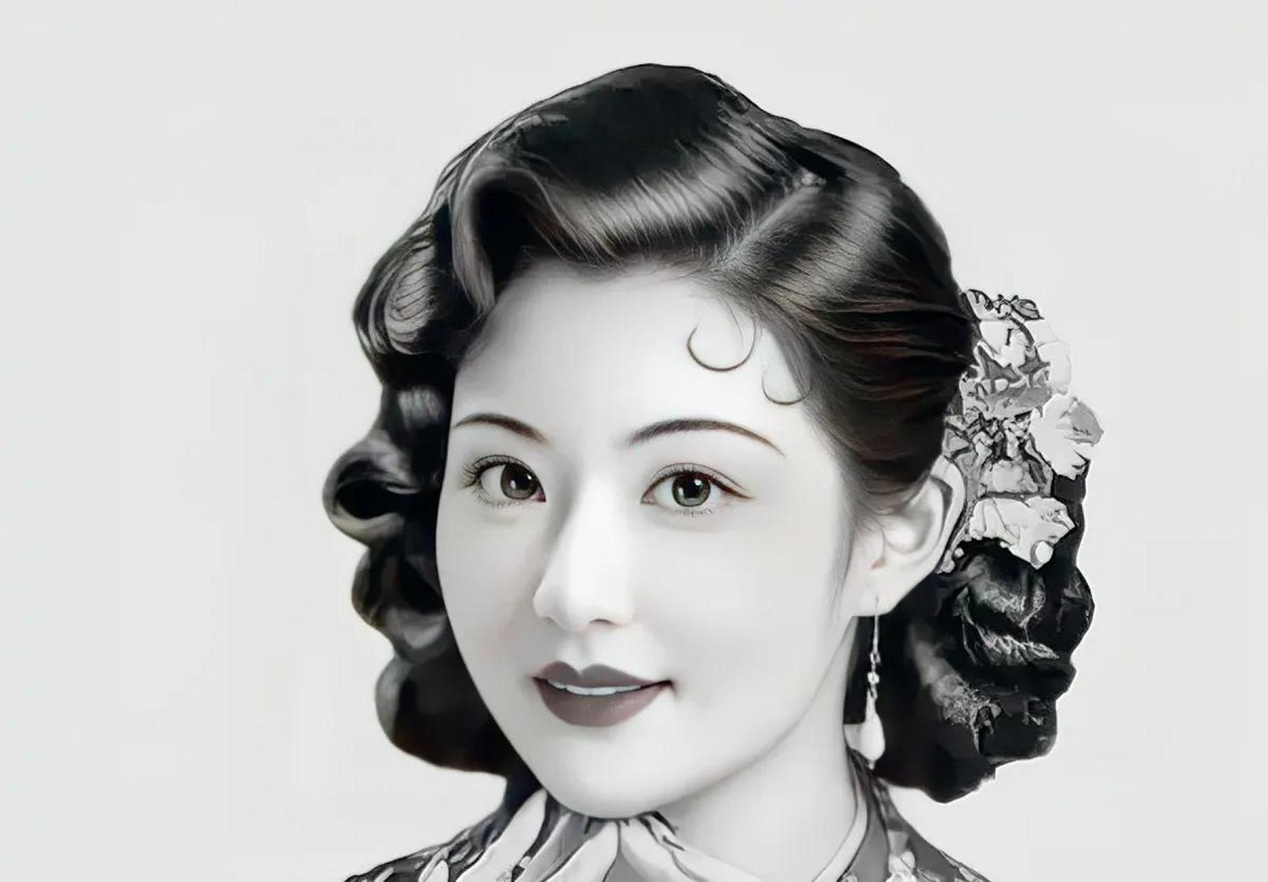 1939年,23岁的孔令侃娶了40岁的白兰花