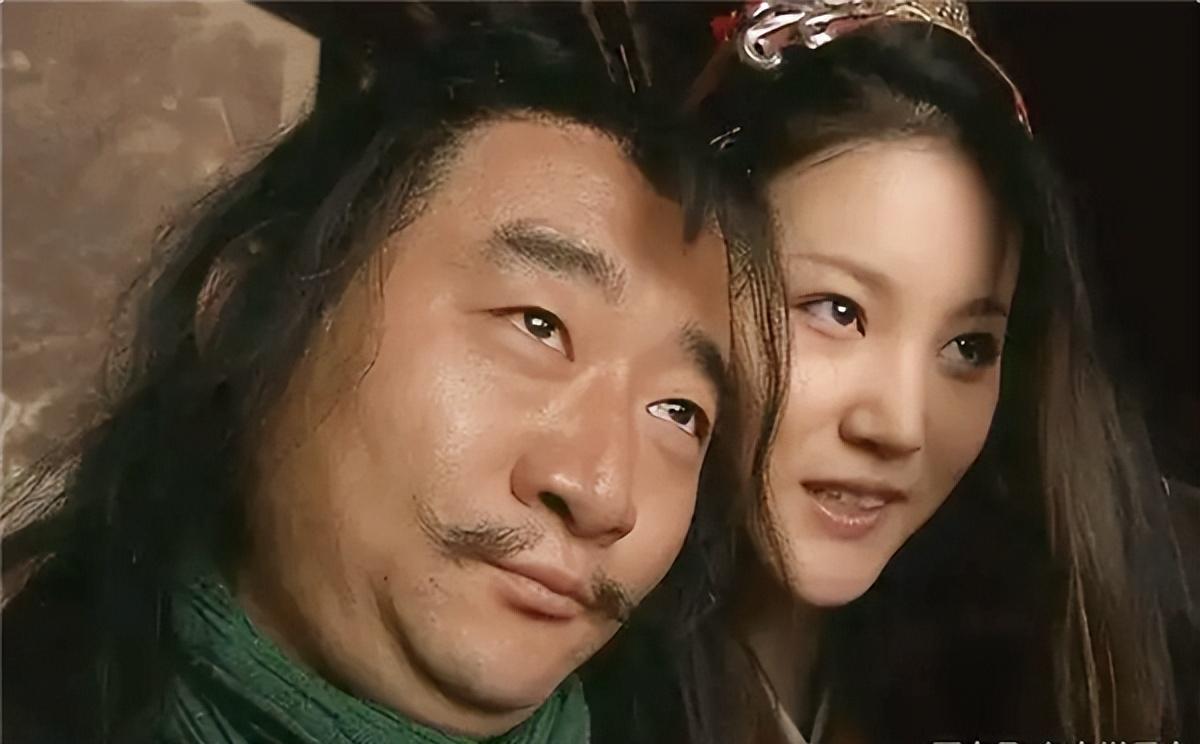 梁山最后一战扈三娘晚上去找林冲两人见面后究竟做了什么