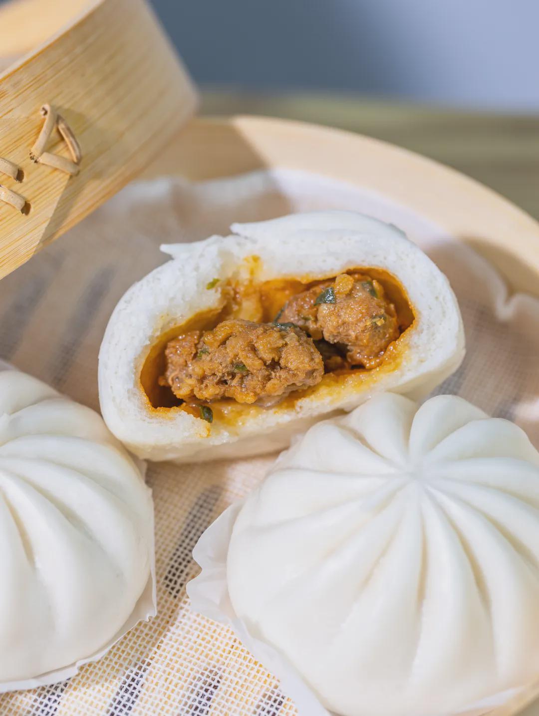 辰颐物语:辰颐跑山黑猪肉包,现宰现做,"包"你满意!