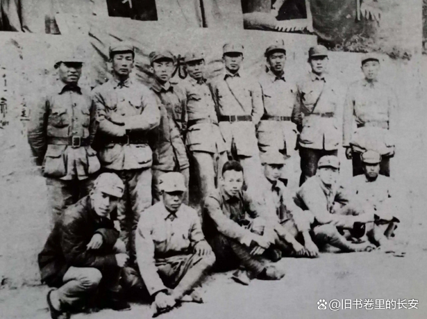 八路军军区副司令黄骅，走过了长征，却在1943年被叛徒派人谋害