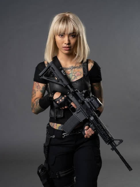 轰天猛将4纹身女levy tran 凭《狂野时速7》露美爆红-度小视