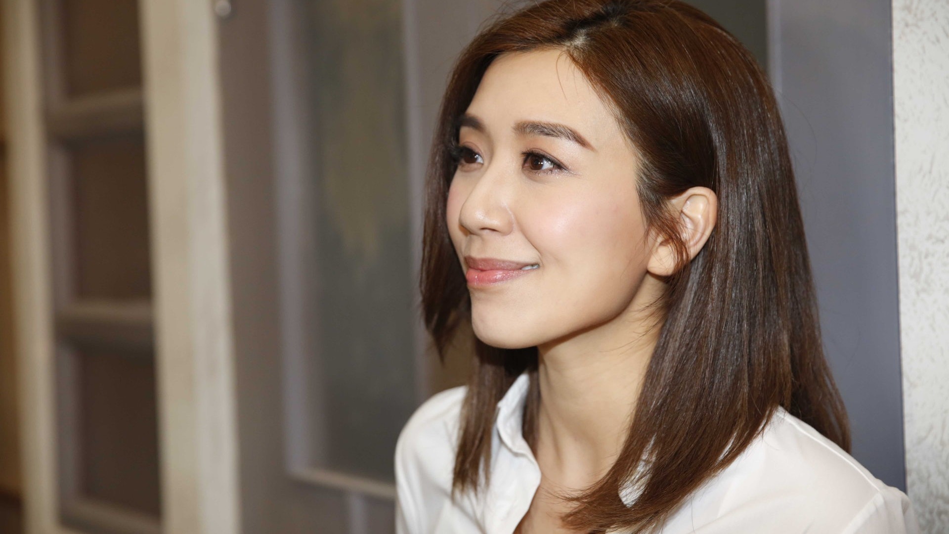 踩过界搞时装生意!黄智雯亲自当模特吸人气,价格亲民而火速售空