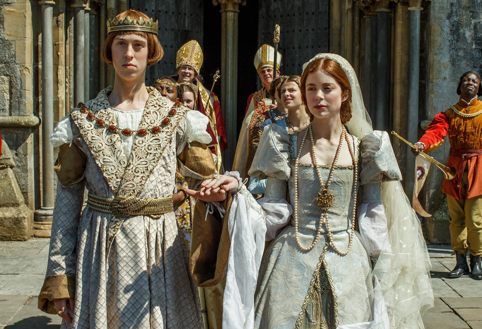 中世纪时期,加泰罗尼亚民族意识的形成需要什么基本条件?