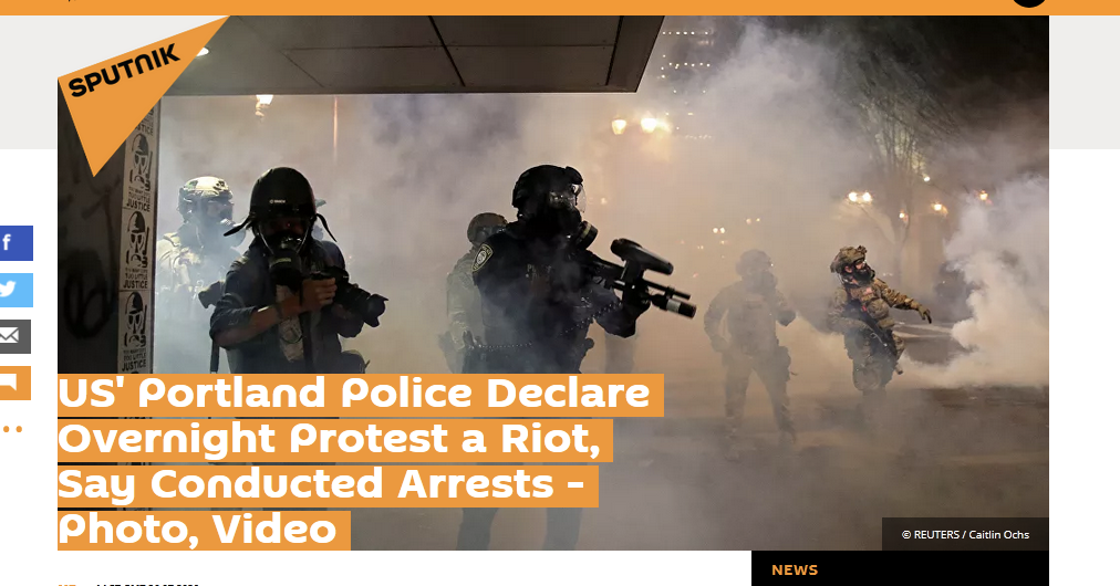 热点|美国波特兰示威者推倒法院围栏，有人称现场就像战场， 特工全副武装上街抓人