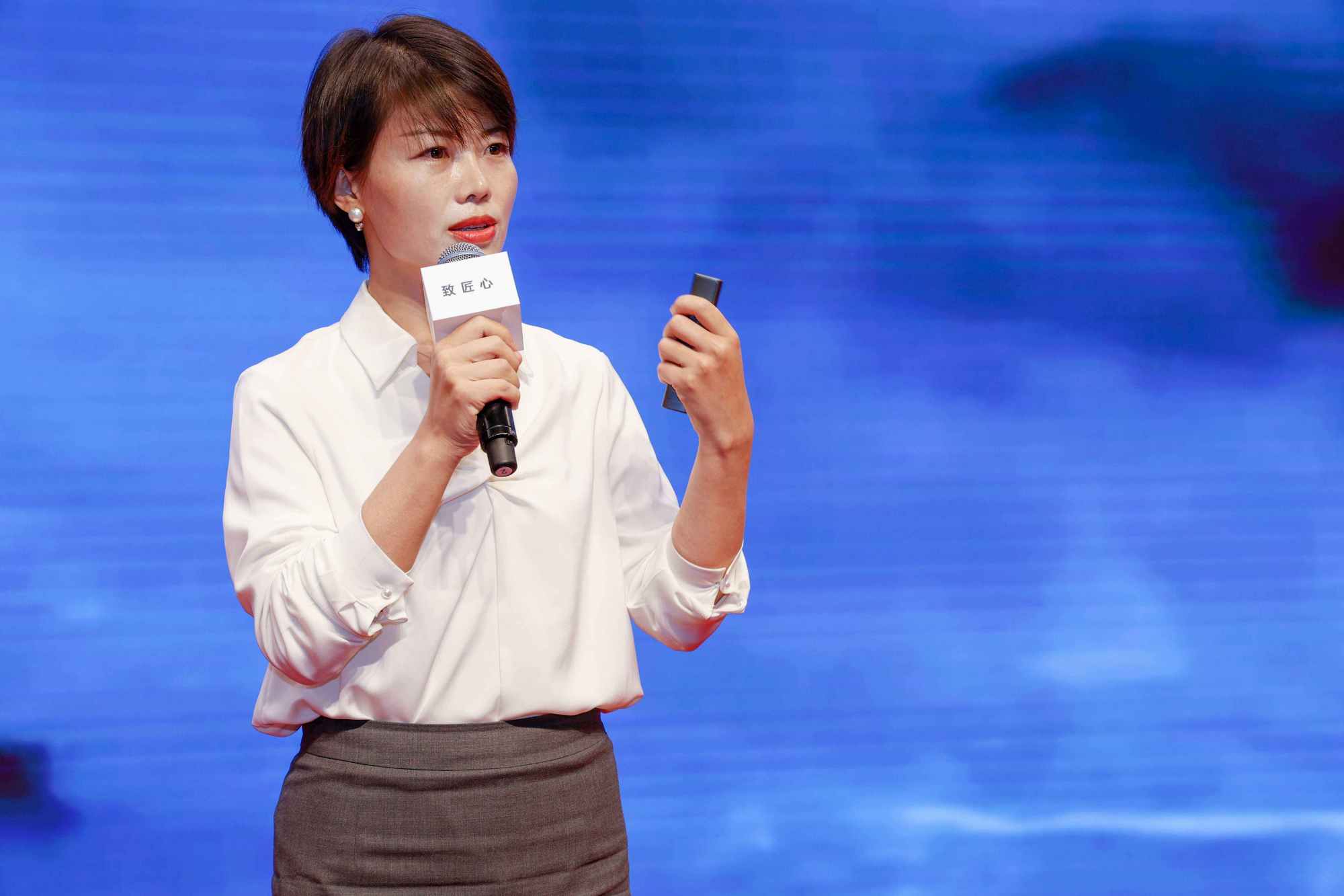 80后最美女院士,曲线身材玲珑有致,来自211大学