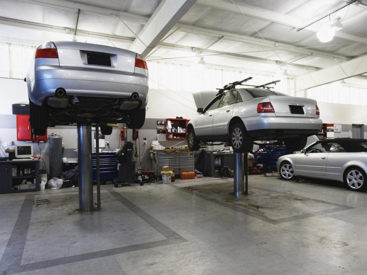 新能源汽车会取代燃油车吗?维修店老板直呼:这工作没法干了