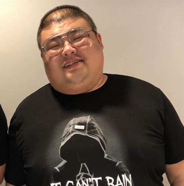 吃播网红"泡泡龙"去世,坦言以前没钱吃,有钱就要好好享用美食