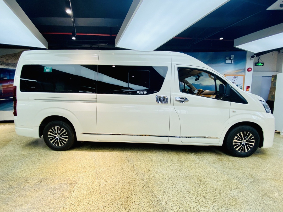 59米丰田海狮比埃尔法和奔驰头等舱还大终极保姆车首选