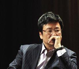 闫芳:从董事长到气功大师,被白岩松揭穿,率队拿金牌被质疑身份