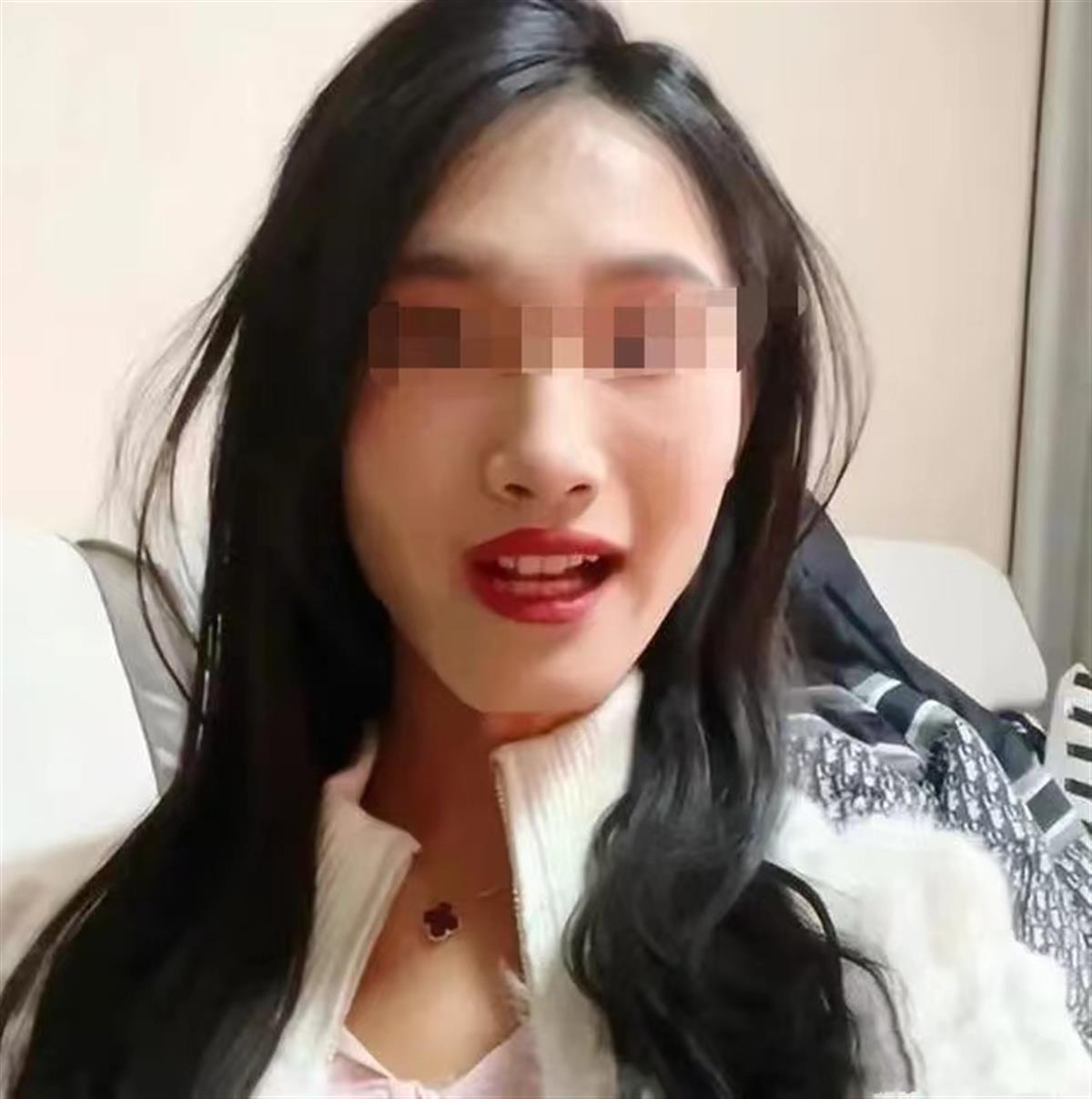 男扮女装老师的网红(男扮女装老师的网红小说)