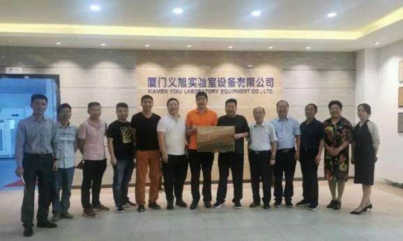 南阳卧龙(厦门)经济发展促进会授牌仪式在厦门义旭公司举行