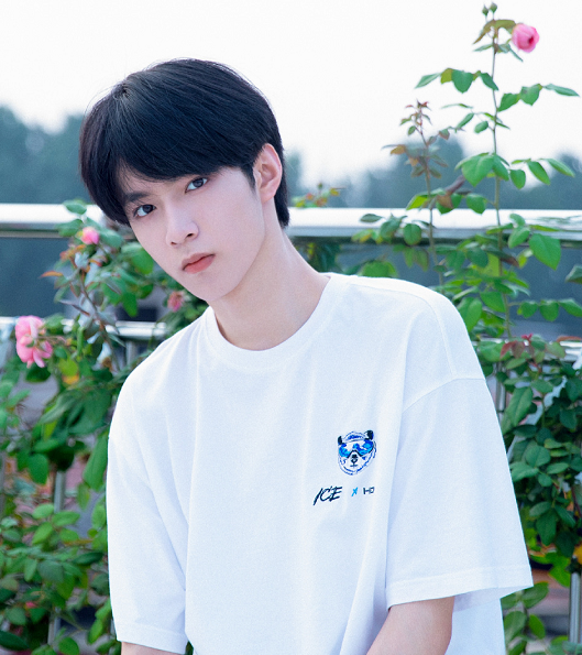 tnt录新团综?宋亚轩体验奶茶店员工,刘耀文当服务员照顾小朋友