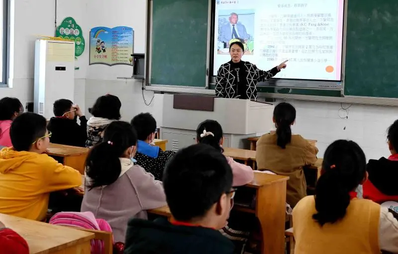 江苏省南通市小海小学缅怀革命先烈 传承红色基因