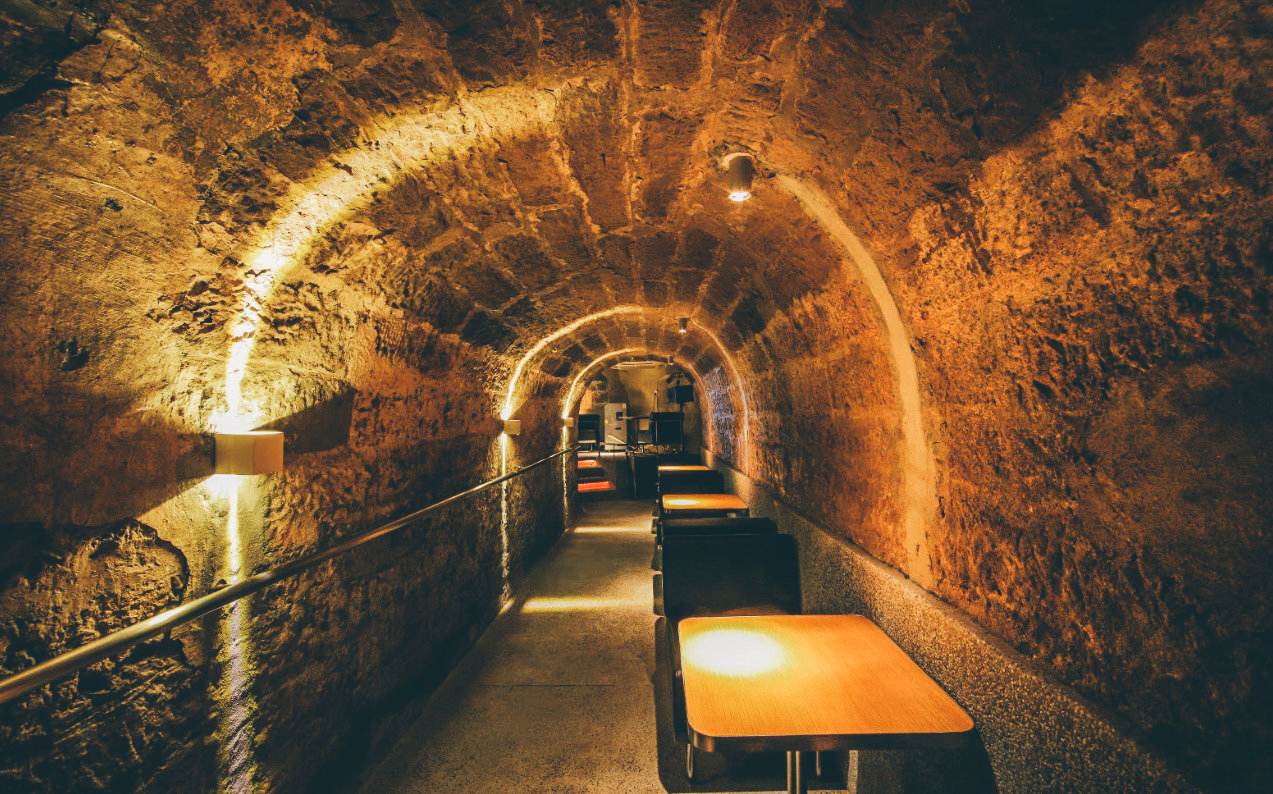 一起走进重庆防空洞,体验山城人23℃的凉爽夏天,清凉无比