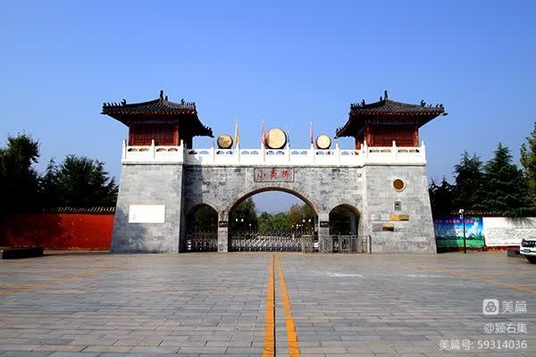 小商桥景区位于漯河市与临颍县之中的107国道旁,总占地约160亩,拥有"