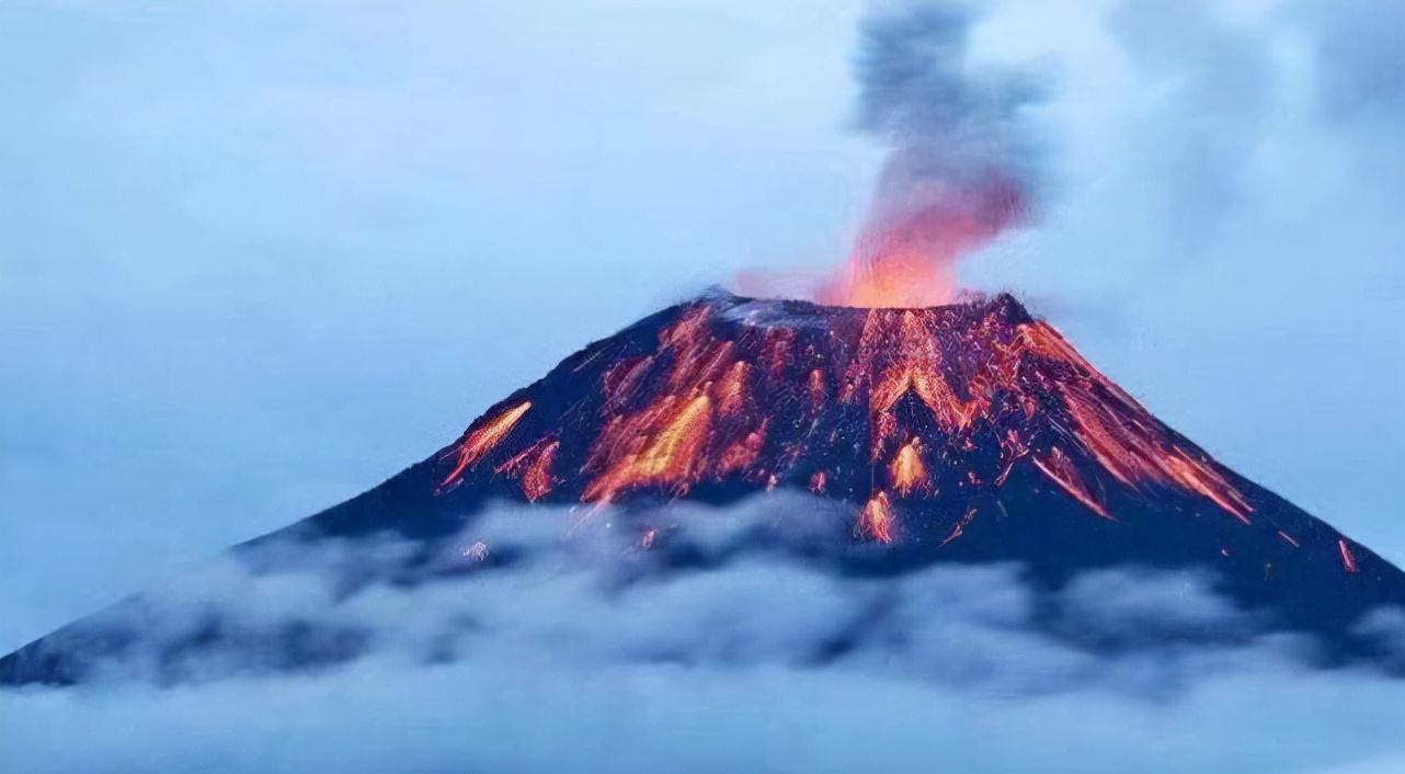 又一灾难降临!中方刚援助汤加岛国,日本火山突然爆发