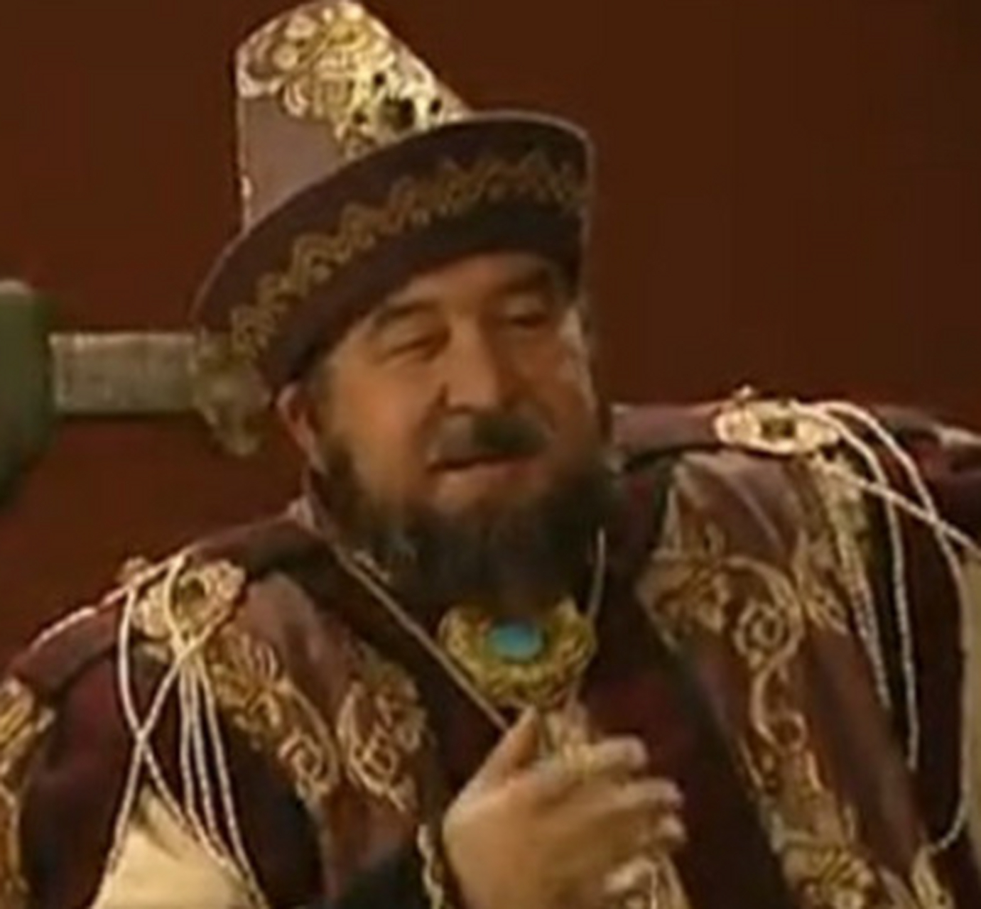 公元1204年,成吉思汗一举消灭乃蛮部,并俘虏了太阳汗的皇后古儿别速