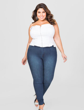 180斤拉丁裔大码模特,打造plus版妖娆曲线,火辣程度不输卡戴珊