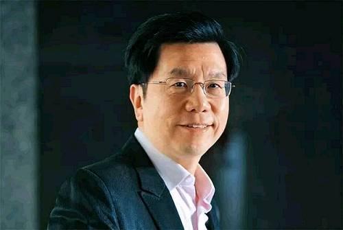 中国富豪李开复,取消美籍丢掉绿卡,撤资回国令美损失上千亿!