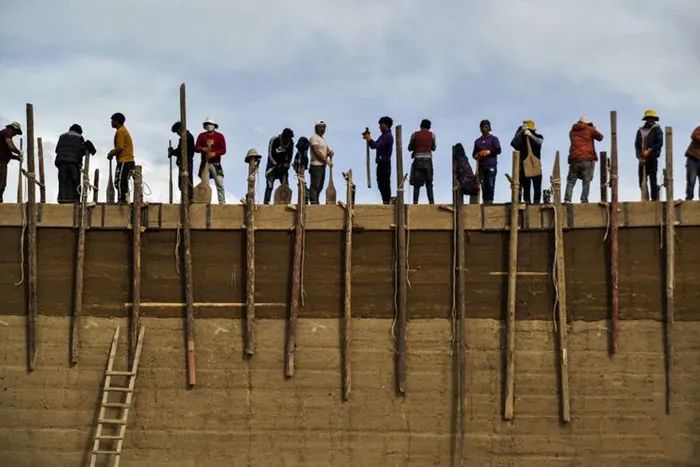 夯土墙版筑工艺:传统土木时代最霸气的造墙技术,长城都用它建