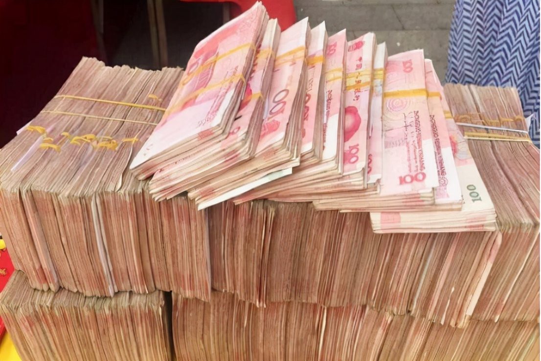 7亿现金,日均贪污47万,却一分钱没敢花