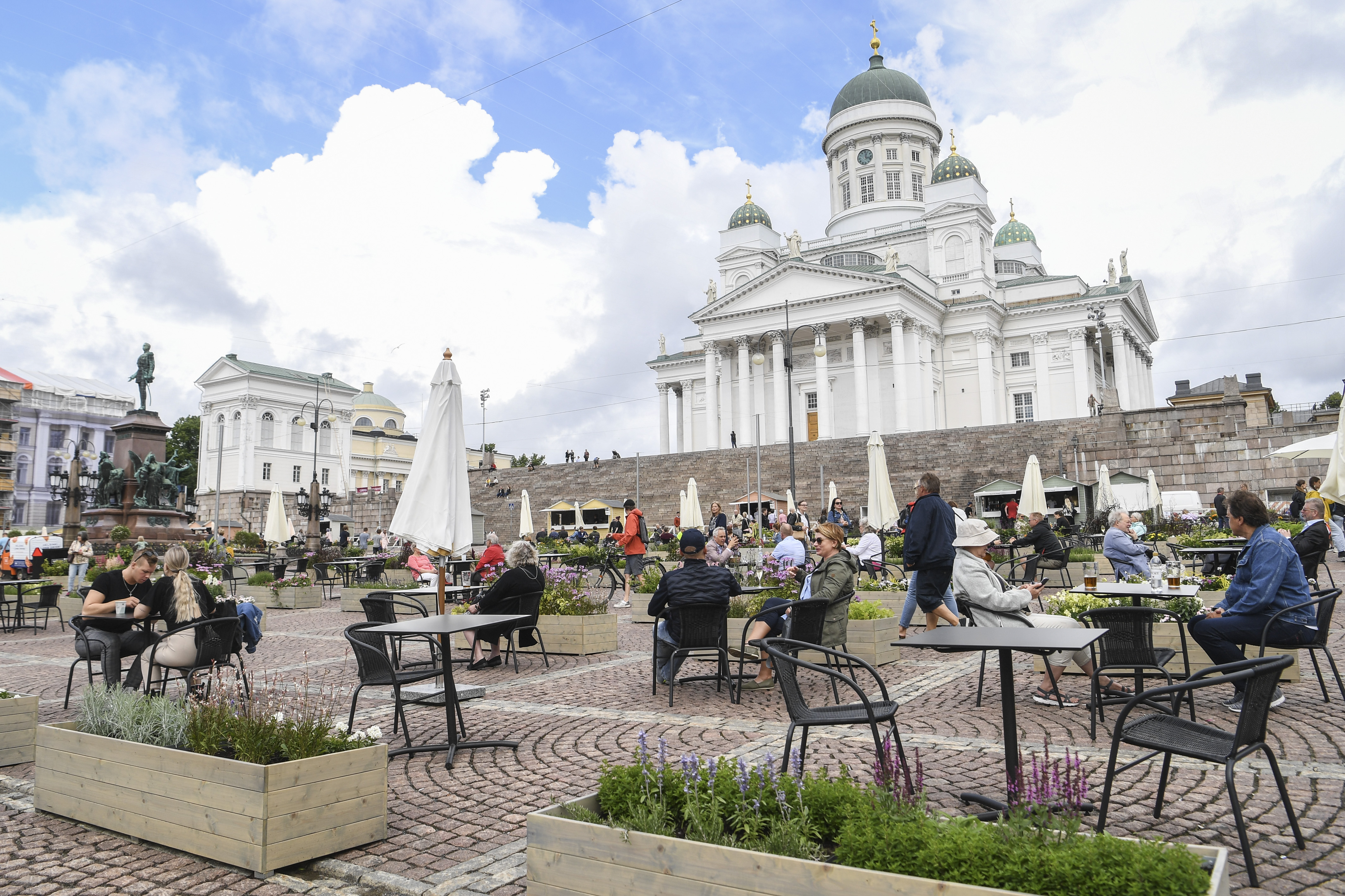 赫尔辛基的露天美食广场