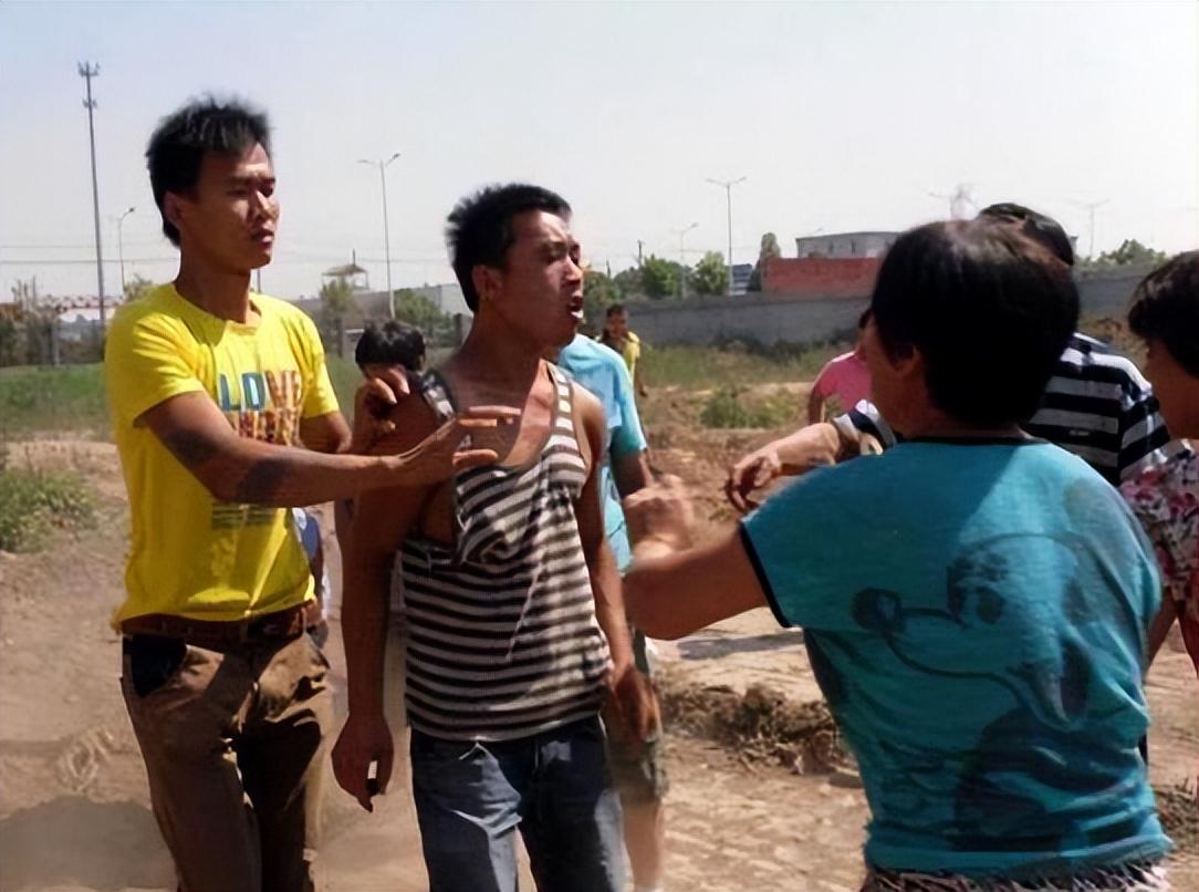 冒着风险留宿哥仨,何荣锋吐露真相