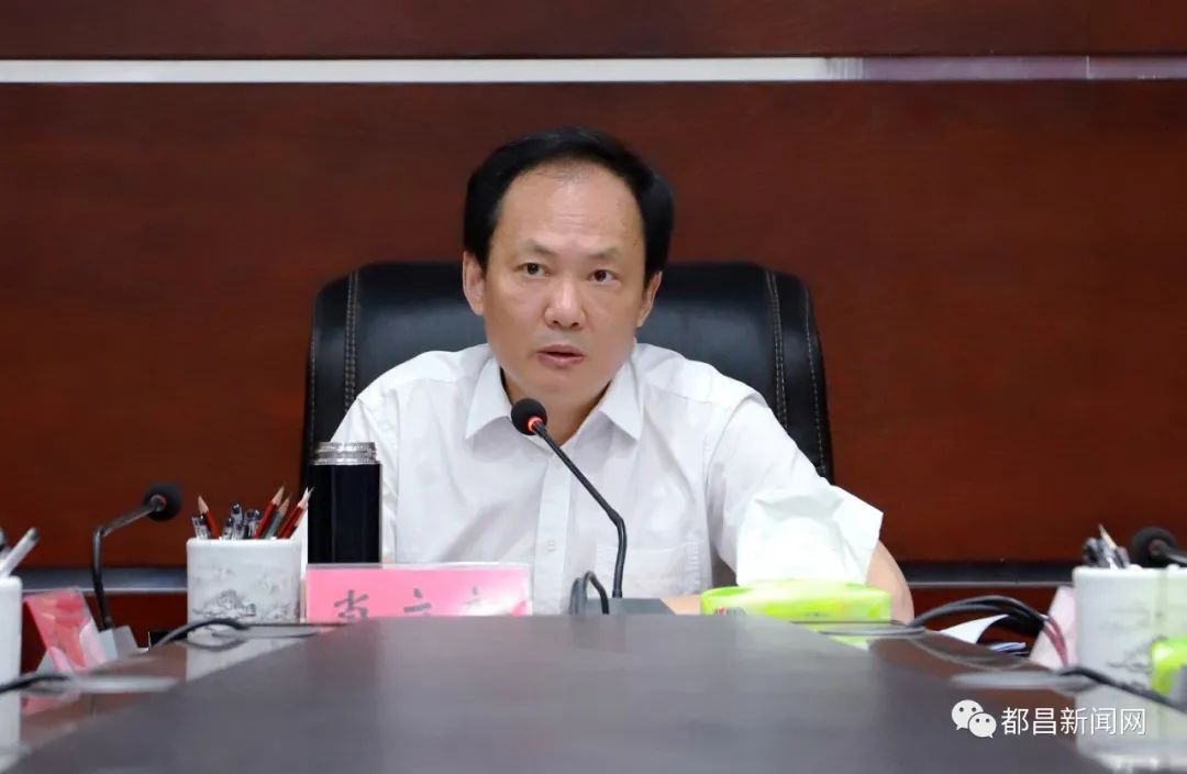 县委书记肖立新主持召开县委中心组党史学习教育第四次专题学习会
