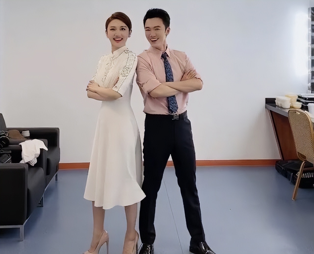 龙洋张韬久违同台,接连主持两场活动,"金童玉女"的磁场已消失