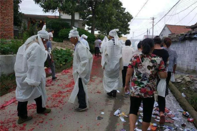 农村办丧事出殡前为什么要摔瓦盆?为什么必须要摔碎?