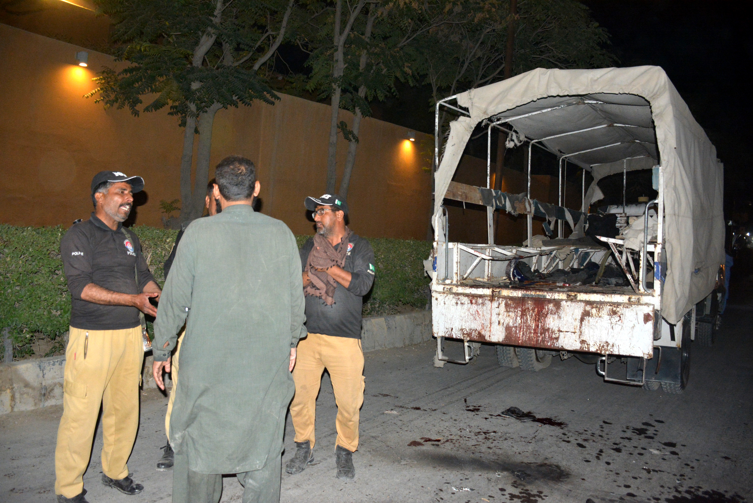 巴基斯坦西南部一警车遇袭致2死11伤