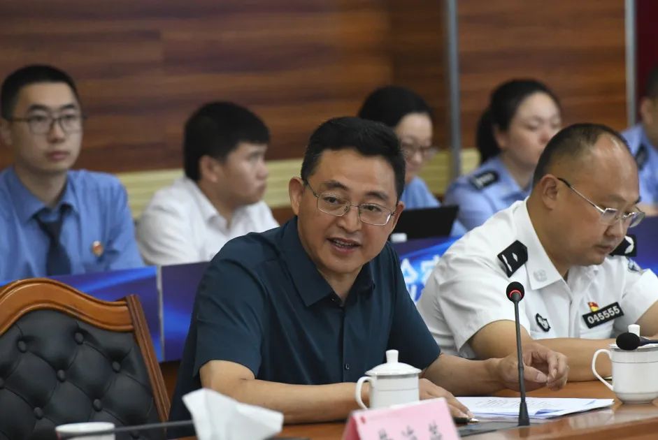 省委政法委常务副书记李世成调研指导顺庆区跨部门办案暨政法队伍教育