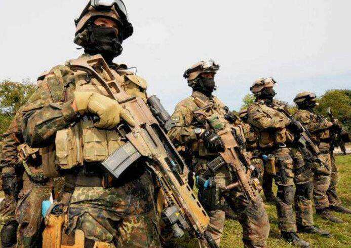 「以色列伞兵部队」世界上活动最频繁的伞兵部队,对中东降维打击