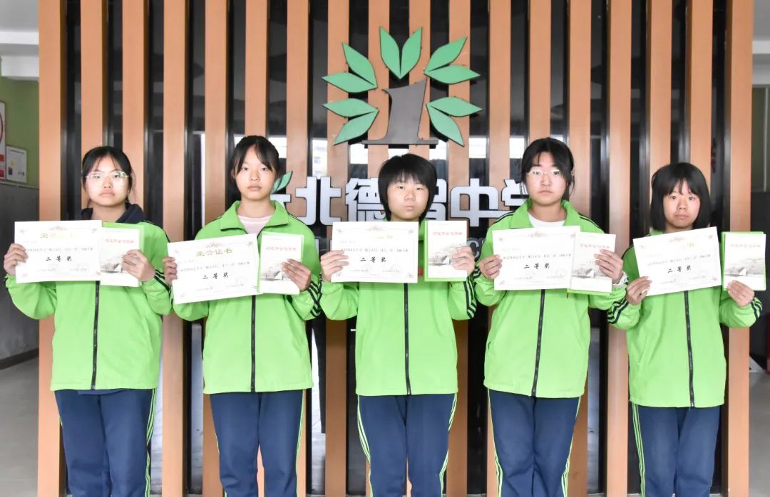 张北德智中学(高中学校)初一年级向雷锋同志学习——"雅言正行,日行一