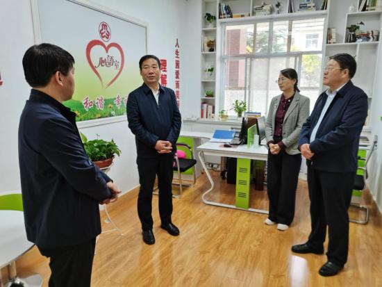 县委书记陈景春调研县妇联工作开展情况